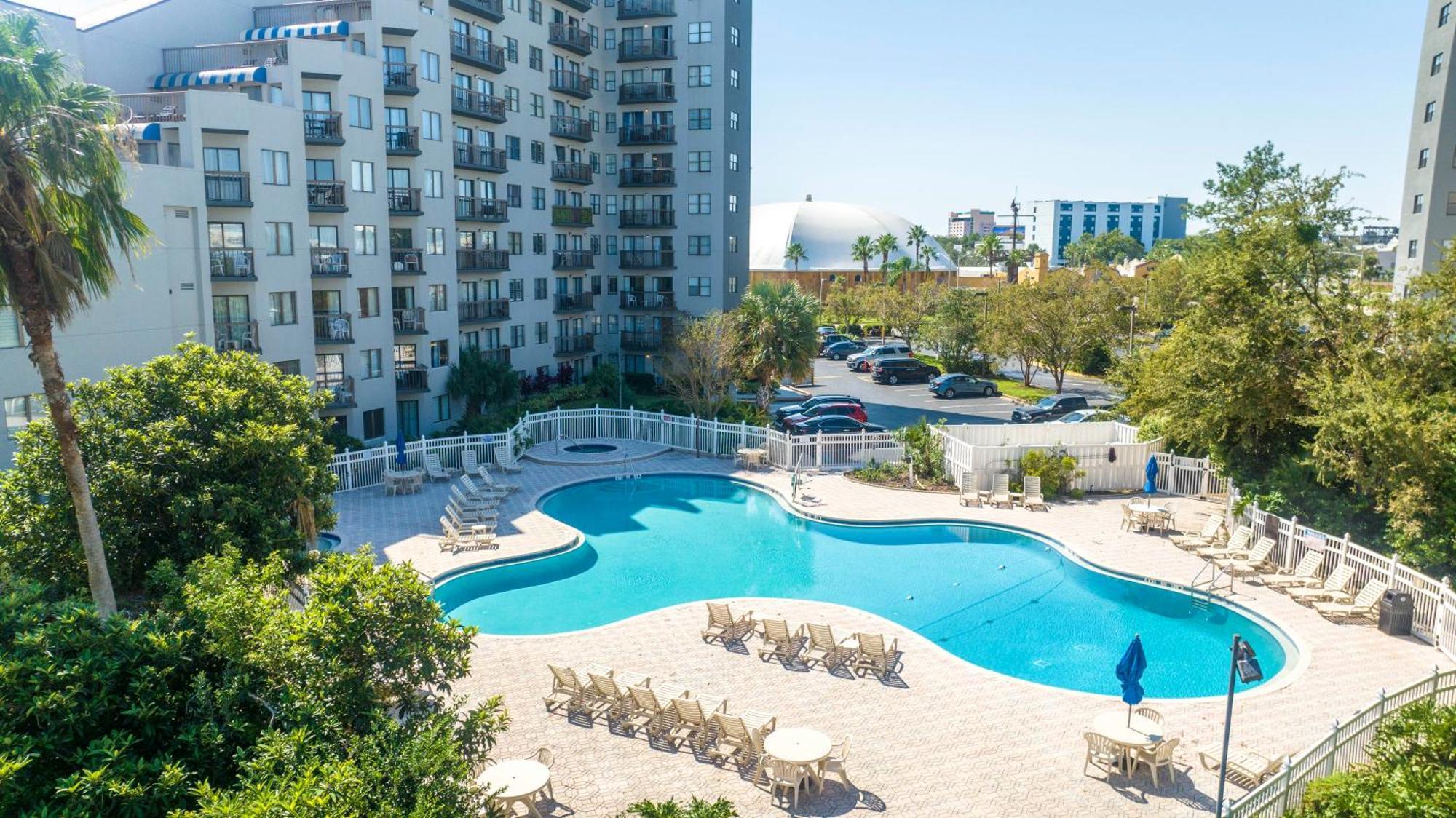 Two-Bedroom Apartment Lake View