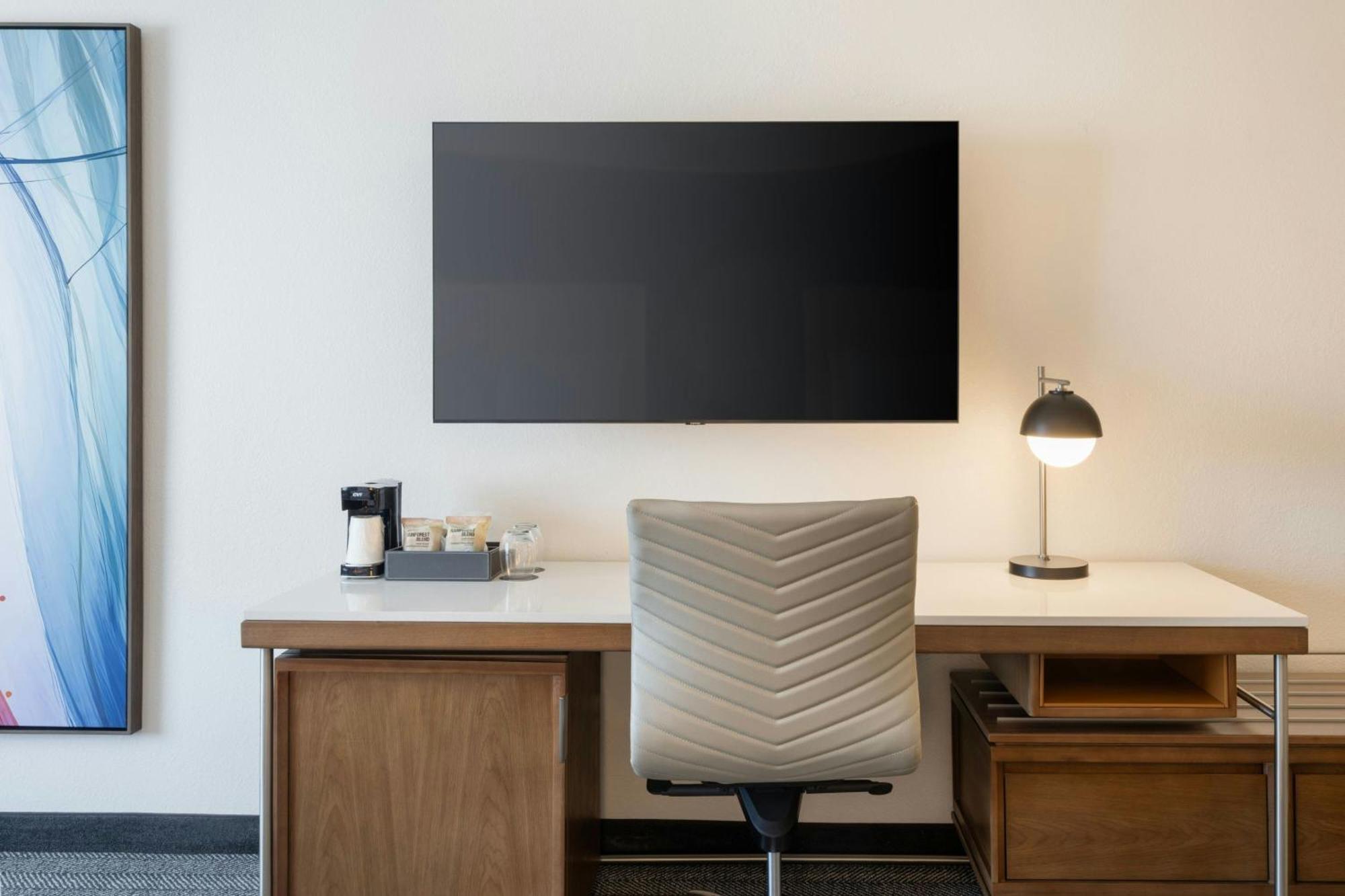 Junior King Suite with Sofa Bed and City View - High Floor,1742650888:JPEG