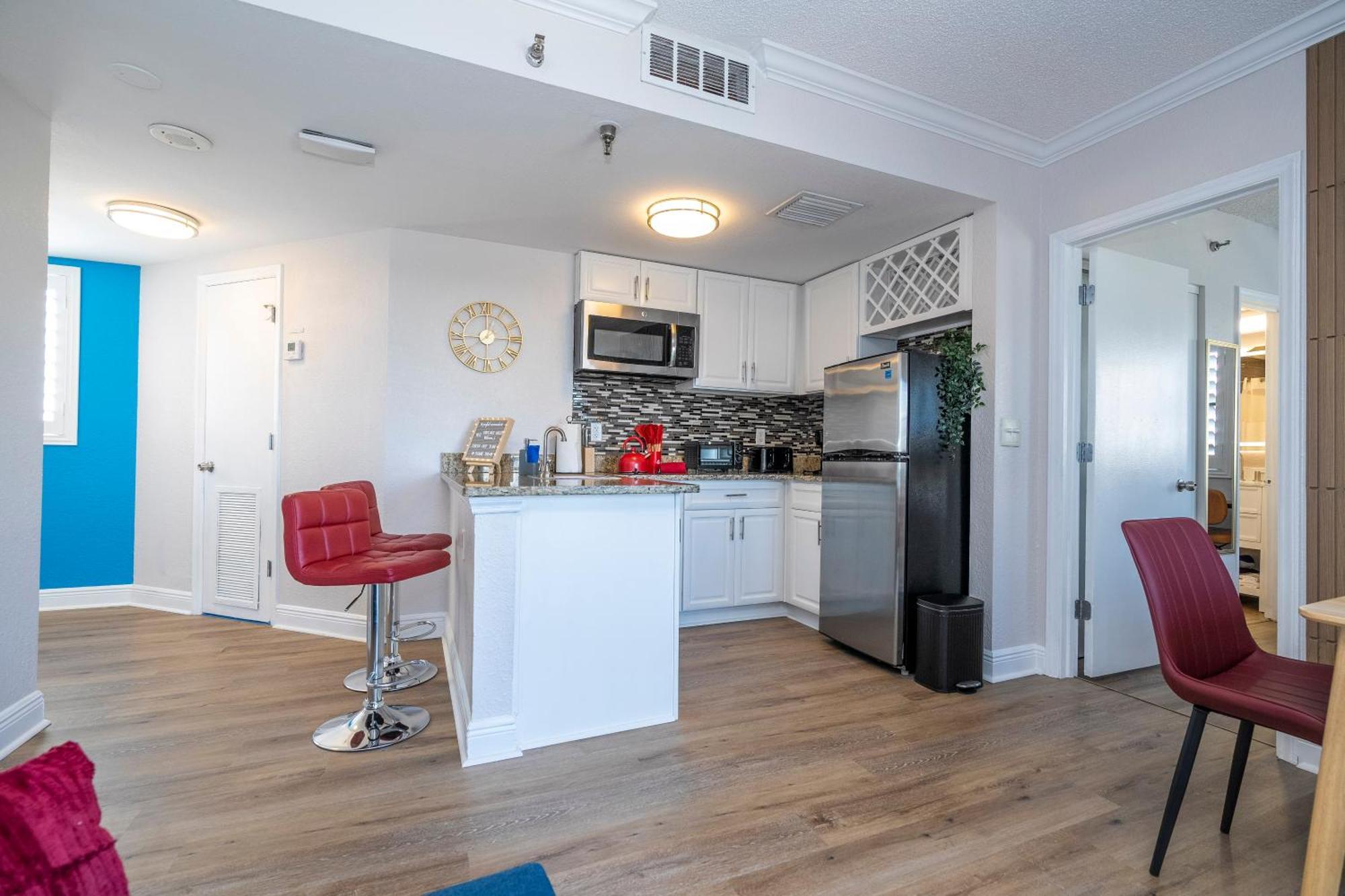 Two-Bedroom Apartment Lake View