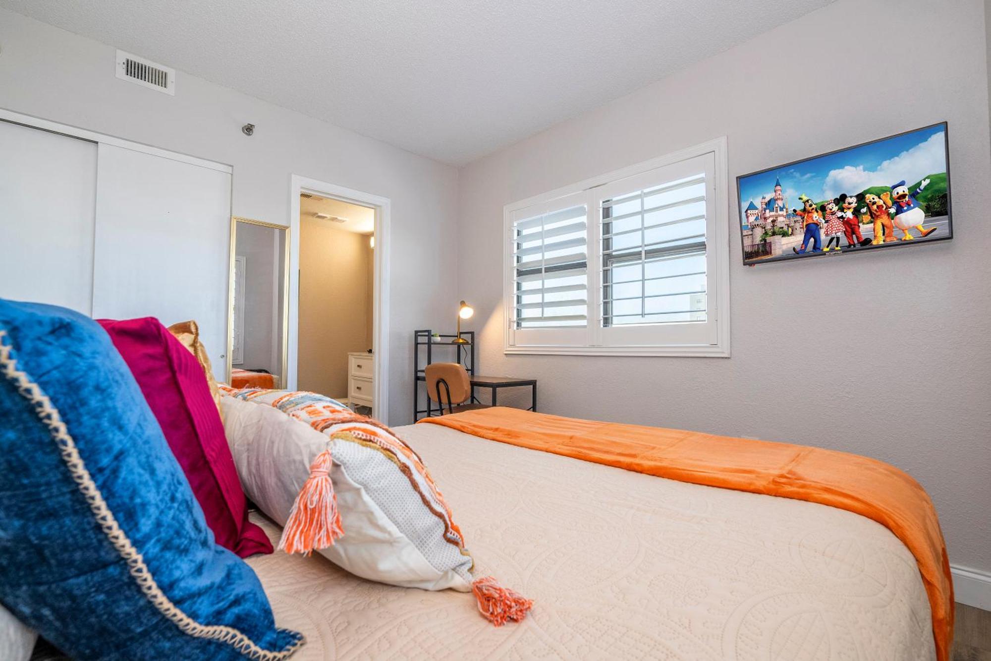 Two-Bedroom Apartment Lake View