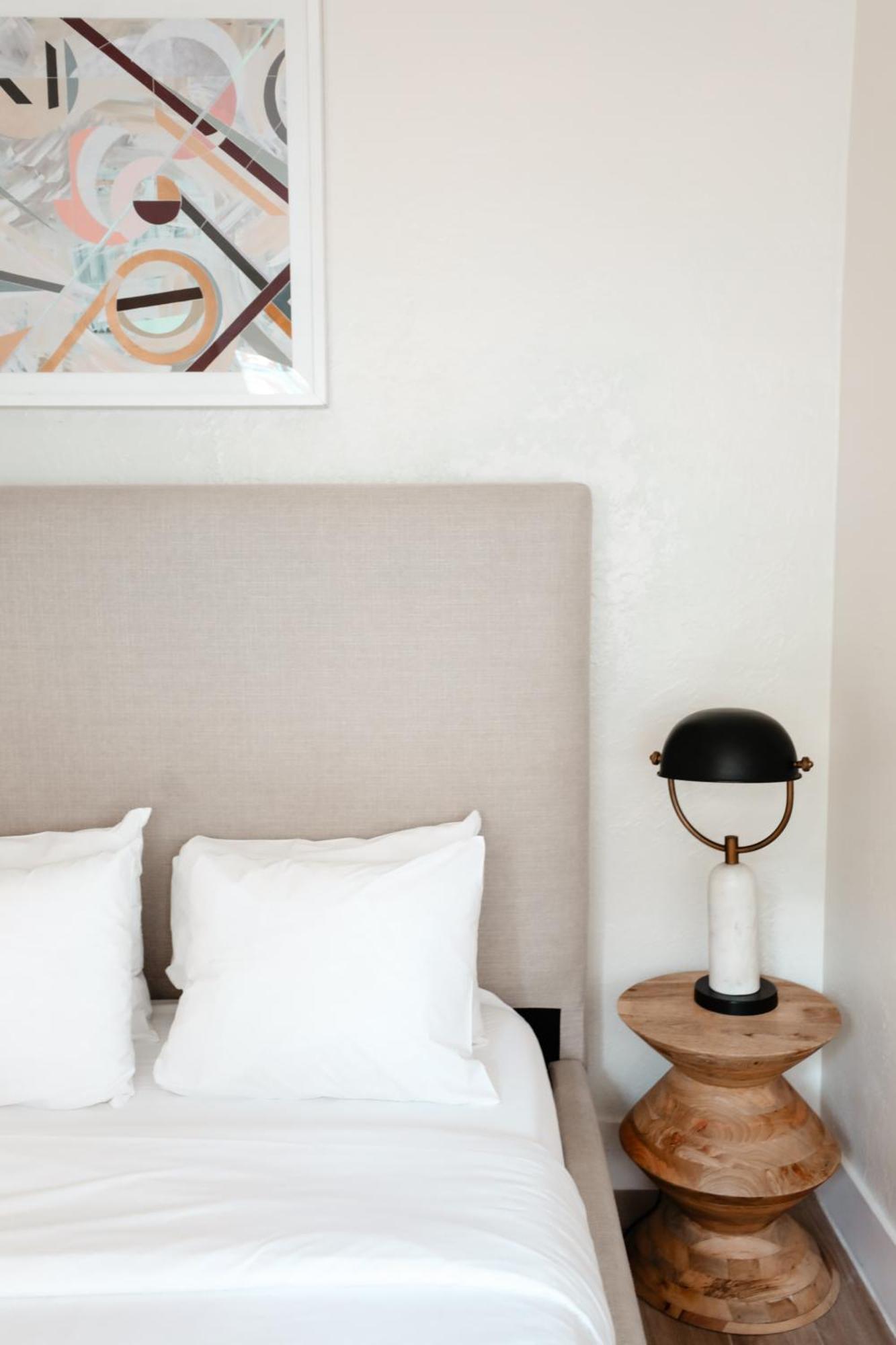 Classic One-Bedroom Apartment King Bed