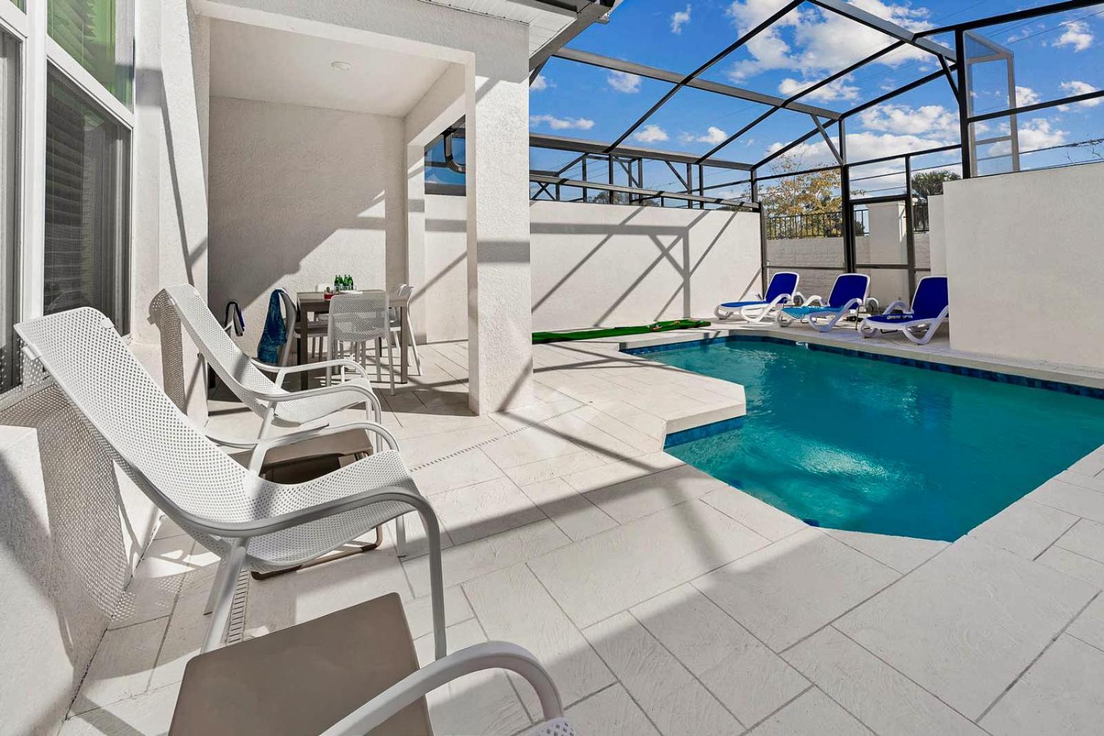 4 Bedroom Townhome Private Pool & Kitchen