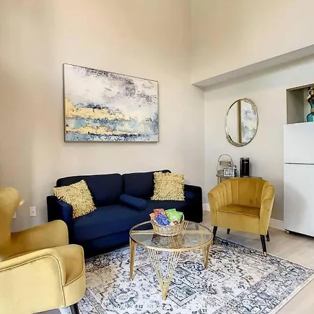 Charming Lakeview Retreat III-2