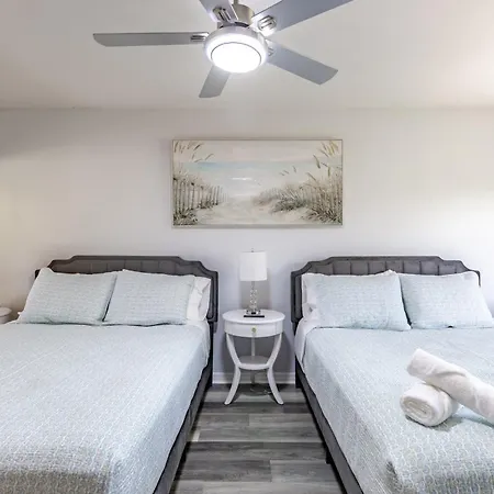Charming Lakeview Retreat I-2
