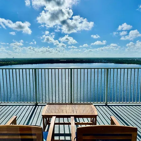 Balcony Lake Views - Pool, Gym, Wifi & Parking-3