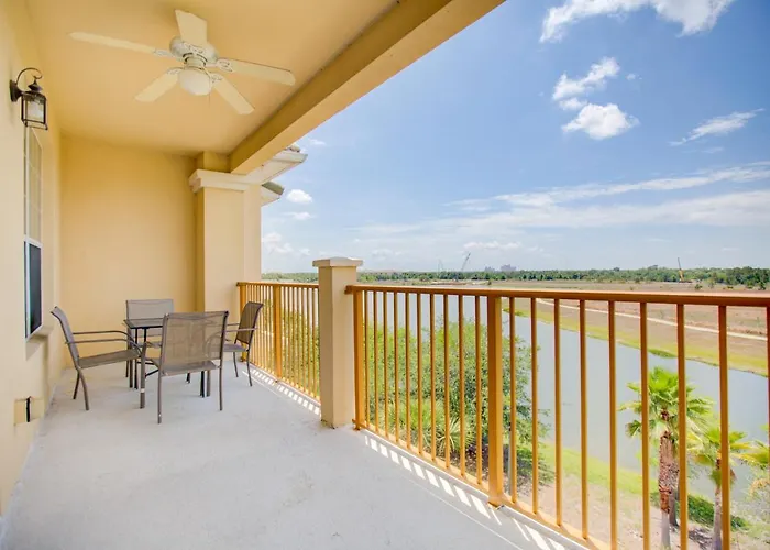 Top-Floor Luxurious Lakeview Condo Orlando