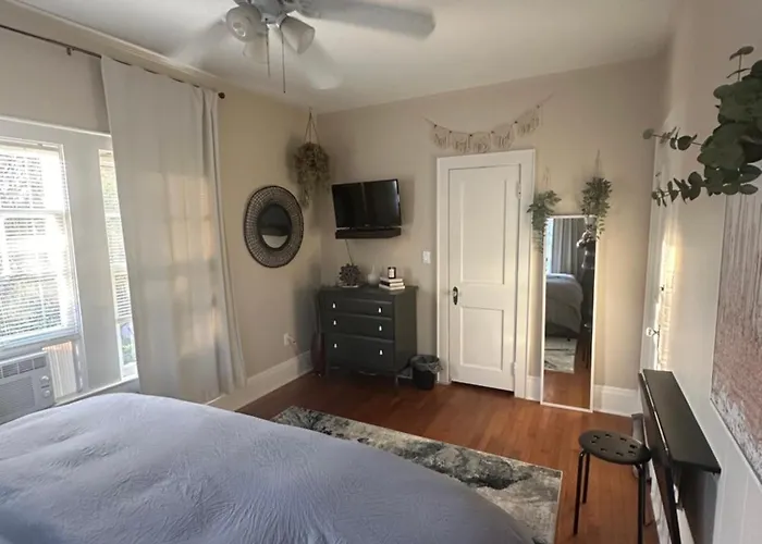 Beautiful Private Room With King Size Bed In Downtown Orlando