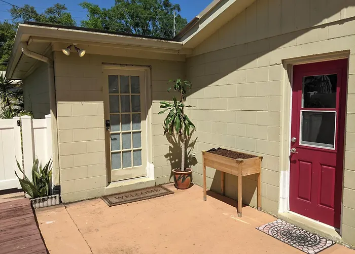 Private Access Suite In Family Home Orlando
