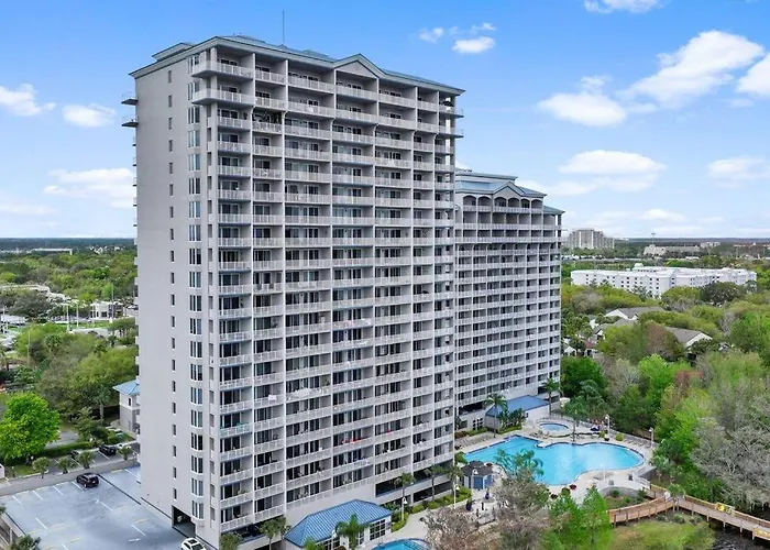 Cozy Lakeview Condo Near Disney Orlando