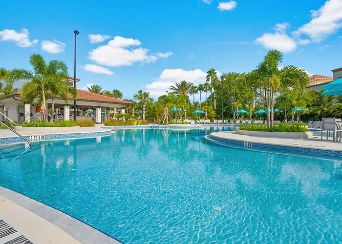 Top Floor Condo With View Of Lake, Pool And Fireworks! Next To Convention Center! Orlando