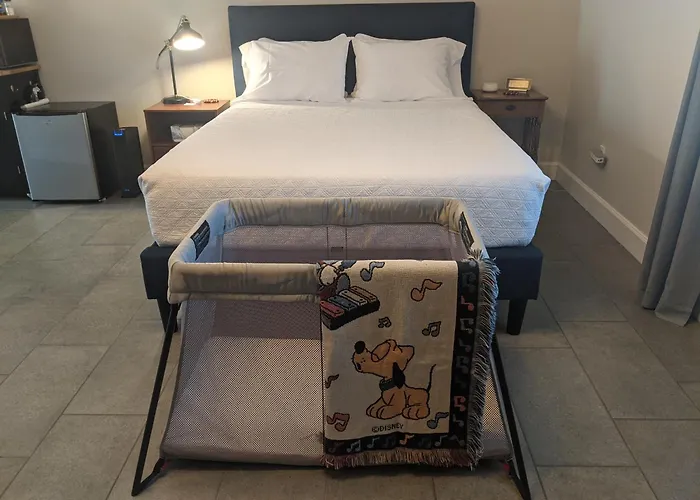 Private Access Suite In Family Home Orlando