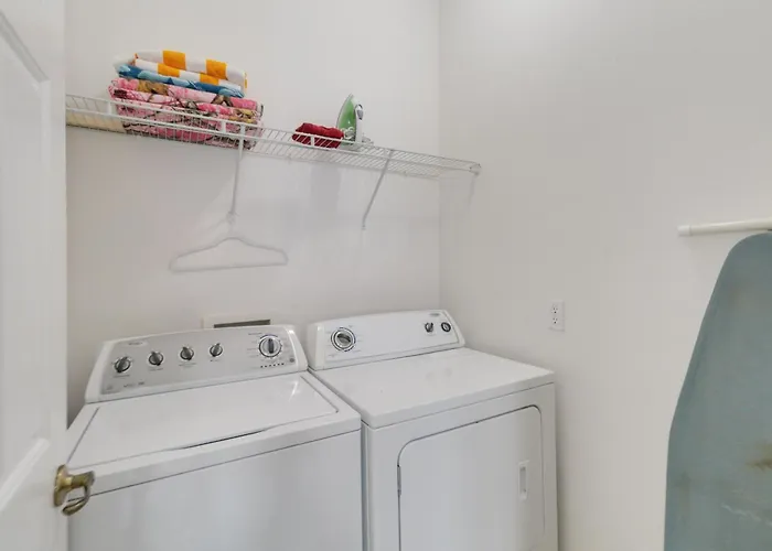 Huge Screened Patio That Overlooks Lake Buck, Near Famous Attractions!! Orlando