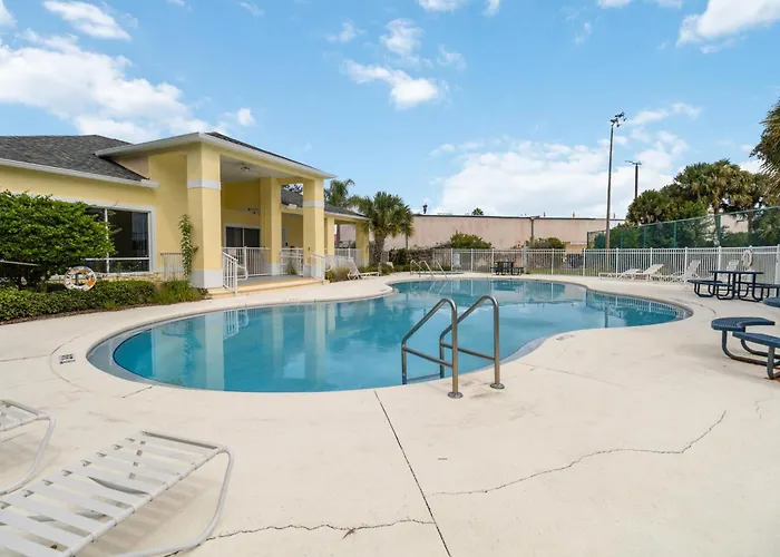 Huge Screened Patio That Overlooks Lake Buck, Near Famous Attractions!! Orlando