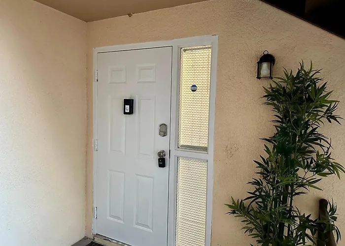 Modern 2Br Lakeview Near Orlando Airport Free Parking