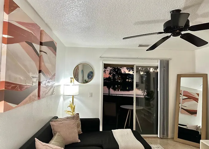 Modern 2Br Lakeview Near Orlando Airport Free Parking