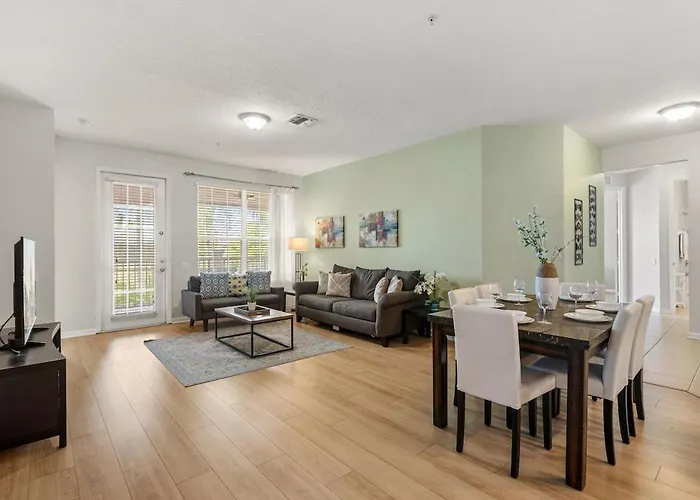 Beautiful Lakeview Deluxe Condo Near Theme Parks Orlando