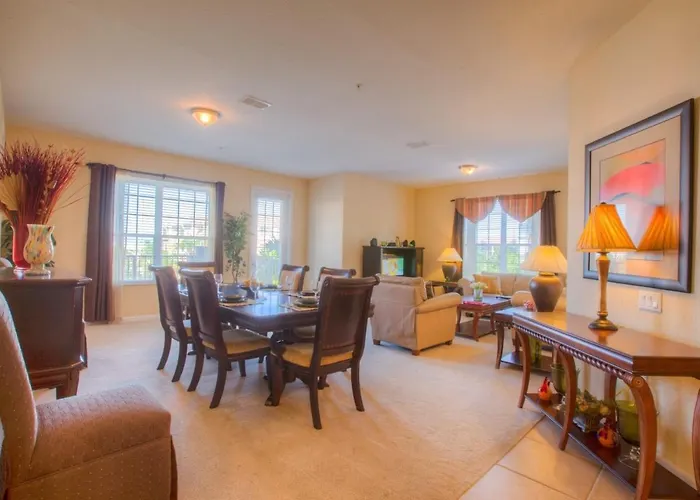 Lovely Third-Floor Vista Cay Resort Condo Orlando